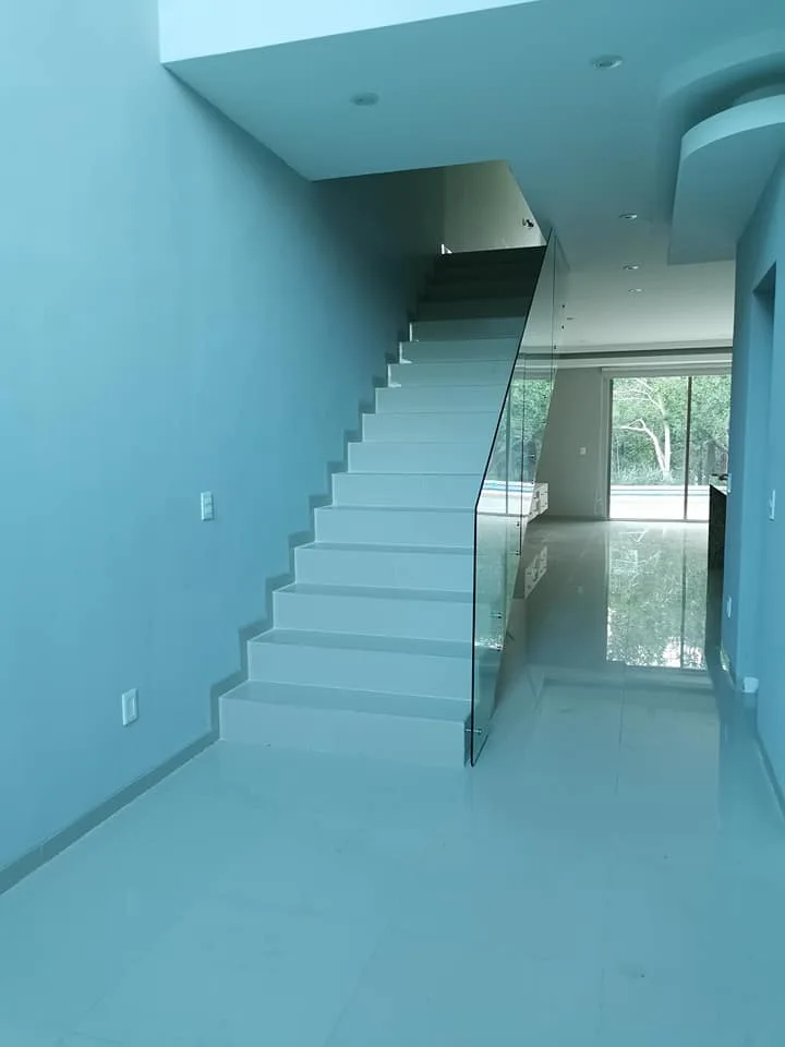 Luxury Resdential Home Minutes from The Airport