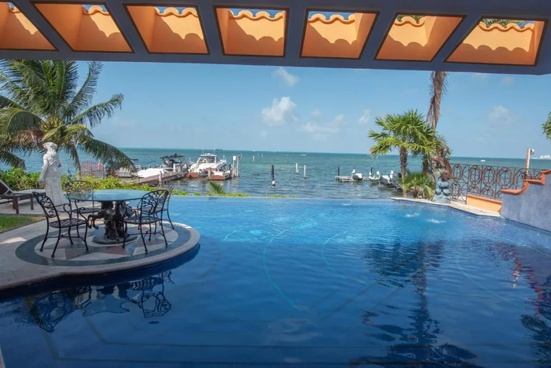 BREATHTAKING OCEANFRONT LUXURIOUS MANSION VACATION RENTAL IN CANCUN