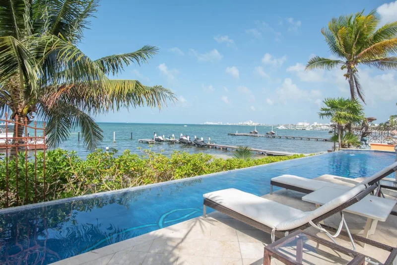 BREATHTAKING OCEANFRONT LUXURIOUS MANSION VACATION RENTAL IN CANCUN