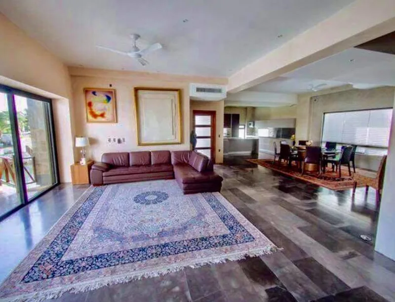 MAGNIFICENT HOME WITH 80FT DOCK IN PUERTO CANCUN