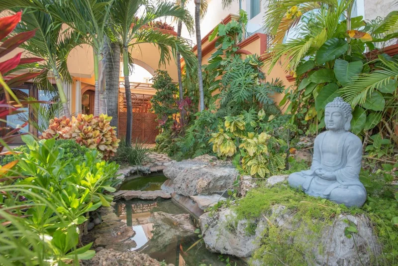 BREATHTAKING OCEANFRONT LUXURIOUS MANSION VACATION RENTAL IN CANCUN