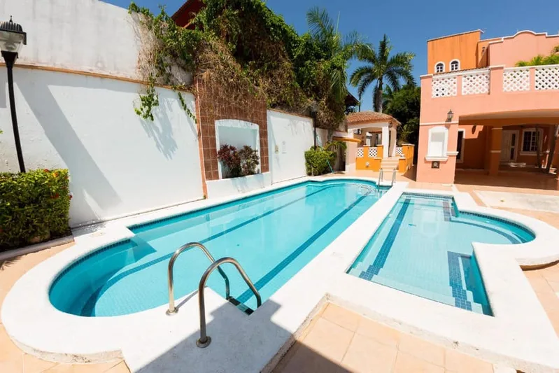FURNISHED AND EQUIPPED 4 BEDROOM RENTAL CONDO 🛋