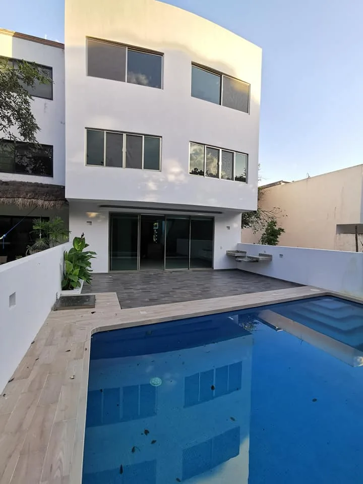 Luxury Resdential Home Minutes from The Airport