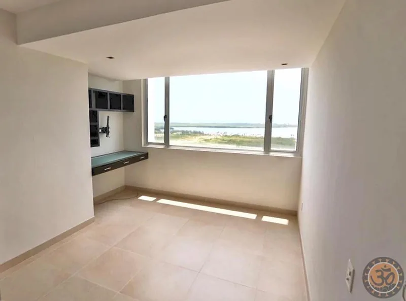 Perfect 2 Bedroom Apartment Unbeatable location