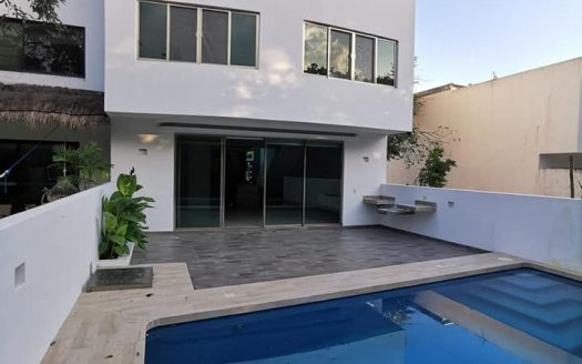 Luxury Resdential Home Minutes from The Airport